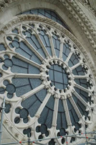 Restauration de la Rose occidentale de la Cathédrale St-Gervais-St-Protais à Soissons